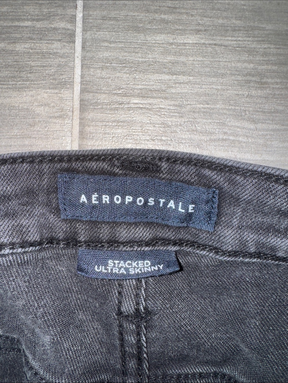 Aeropostale Black Distressed Stacked Skinny Jeans for Men - Picture 2 of 4